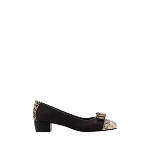 Ferragamo NIB Vara 30 Raffia Pumps in Black/Natural Size 8.5C